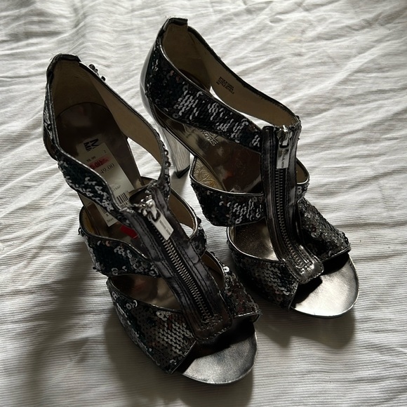 MICHAEL Michael Kors Berkley T-Strap Heel - Picture 2 of 10